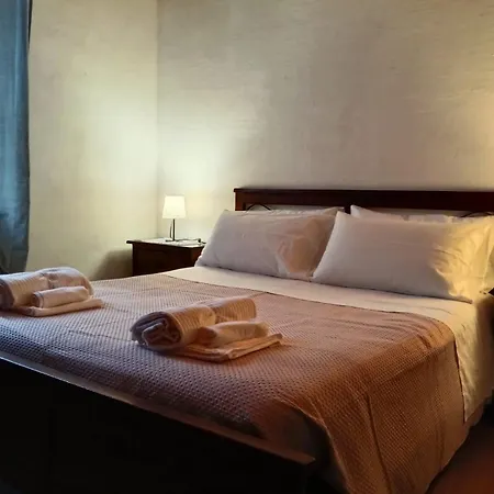 Iris E Aurora Apartman