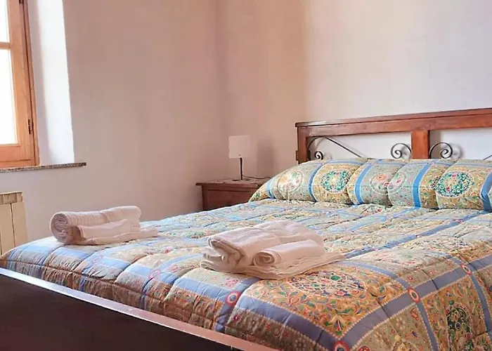 Iris E Aurora Daire *